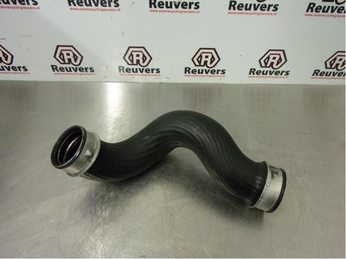 Gebruikte Intercooler Slang Volkswagen Transporter T5 1.9 TDi Prijs € 20,00 Margeregeling aangeboden door Autorecycling Reuvers B.V.