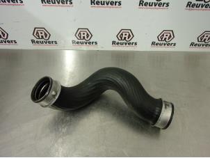 Gebruikte Intercooler Slang Volkswagen Transporter T5 1.9 TDi Prijs € 20,00 Margeregeling aangeboden door Autorecycling Reuvers B.V.