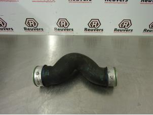 Gebruikte Intercooler Slang Volkswagen Transporter T5 1.9 TDi Prijs € 20,00 Margeregeling aangeboden door Autorecycling Reuvers B.V.