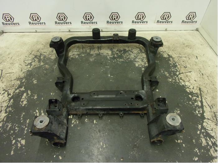 Gebruikte Subframe Volkswagen Transporter T5 1.9 TDi Prijs € 150,00 Margeregeling aangeboden door Autorecycling Reuvers B.V.