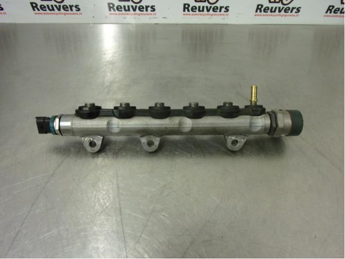 Gebruikte Injector brug Renault Trafic New (FL) 2.0 dCi 16V 90 Prijs € 40,00 Margeregeling aangeboden door Autorecycling Reuvers B.V.