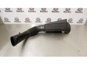 Gebruikte Luchtinlaat slang Dacia Logan MCV (KS) 1.6 16V Prijs € 20,00 Margeregeling aangeboden door Autorecycling Reuvers B.V.