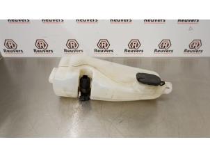 Gebruikte Ruitensproeiertank voor Dacia Logan MCV I (KS) 1.6 16V Prijs € 25,00 Margeregeling aangeboden door Autorecycling Reuvers B.V.