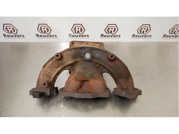 Uitlaatspruitstuk van een Peugeot 206 (2A/C/H/J/S) 1.4 16V 2004