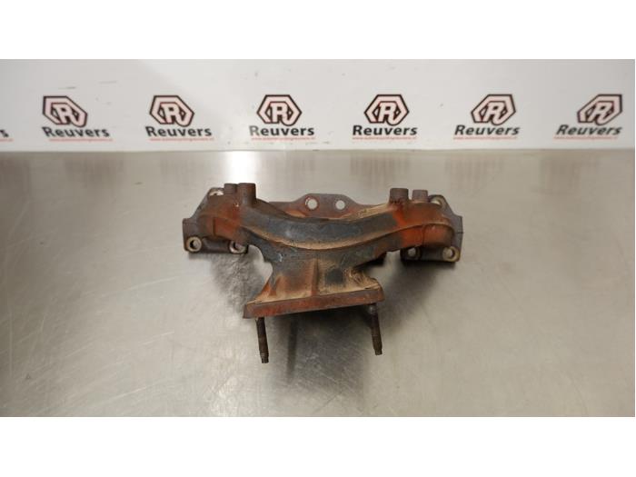 Uitlaatspruitstuk van een Peugeot 206 (2A/C/H/J/S) 1.4 16V 2004