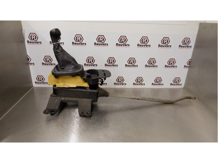 Gebruikte Versnellingspook Opel Corsa D 1.3 CDTi 16V ecoFLEX Prijs € 35,00 Margeregeling aangeboden door Autorecycling Reuvers B.V.