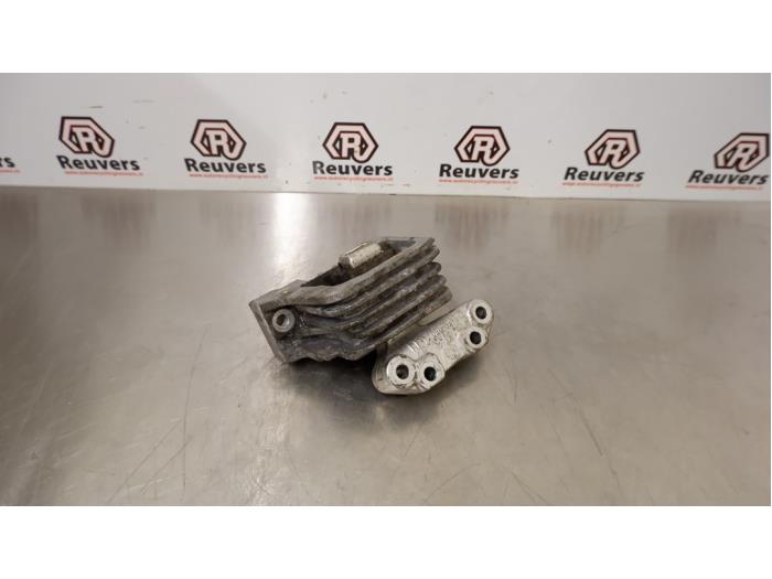 Gebruikte Motorsteun Peugeot 207 SW (WE/WU) 1.4 16V Vti Prijs € 20,00 Margeregeling aangeboden door Autorecycling Reuvers B.V.