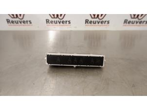 Gebruikte Display Interieur Peugeot 207 SW (WE/WU) 1.4 16V Vti Prijs € 10,00 Margeregeling aangeboden door Autorecycling Reuvers B.V.