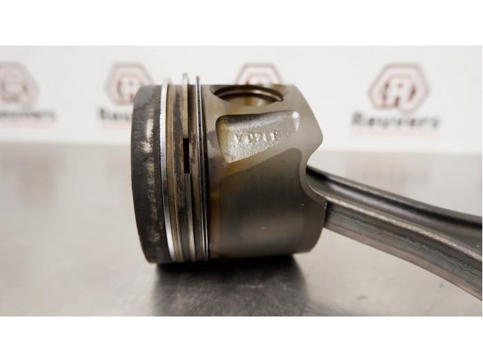 Zuiger van een Mercedes-Benz B (W245) 2.0 B-180 CDI 16V 2008