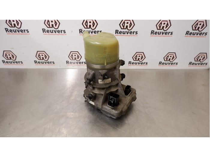 Gebruikte Servopomp Volvo V60 I (FW/GW) 1.6 T3 16V Prijs € 75,00 Margeregeling aangeboden door Autorecycling Reuvers B.V.