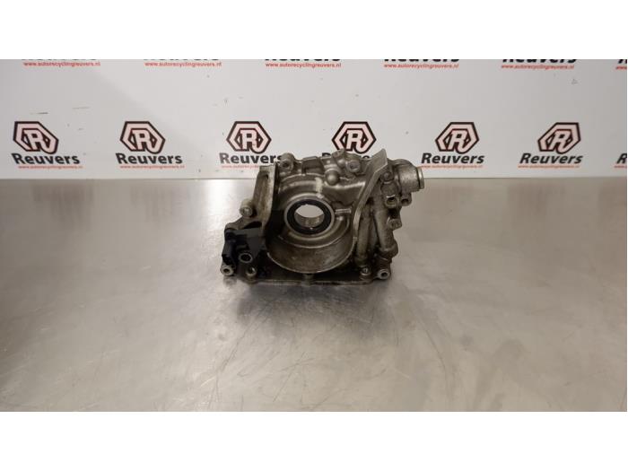 Gebruikte Oliepomp Volvo V60 I (FW/GW) 1.6 T3 16V Prijs € 50,00 Margeregeling aangeboden door Autorecycling Reuvers B.V.
