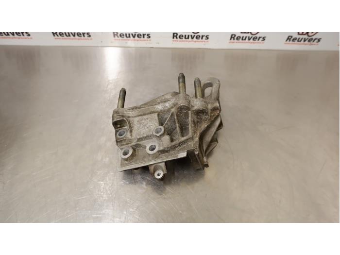 Gebruikte Motorrubber Volvo V60 I (FW/GW) 1.6 T3 16V Prijs € 25,00 Margeregeling aangeboden door Autorecycling Reuvers B.V.