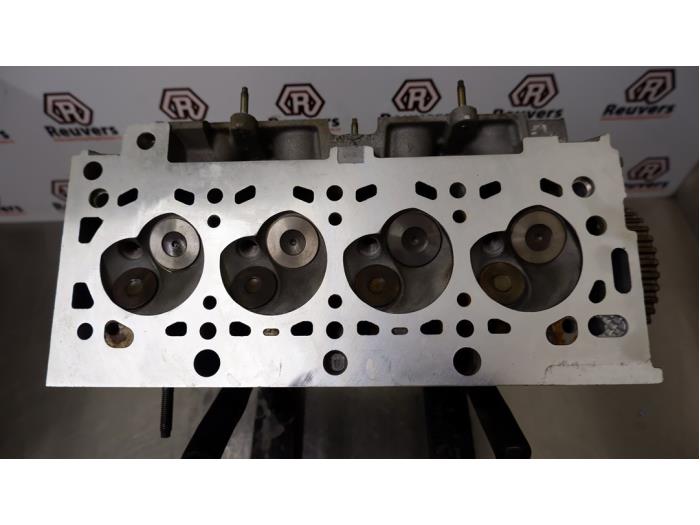 Gebruikte Cilinderkop Citroen C2 (JM) 1.4 Prijs € 225,00 Margeregeling aangeboden door Autorecycling Reuvers B.V.