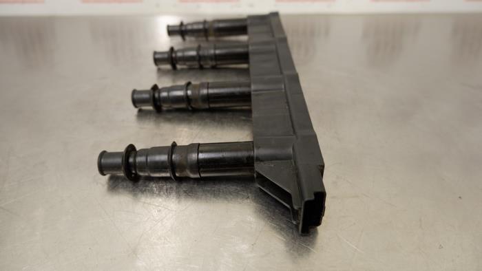 Bobine van een Peugeot 206 (2A/C/H/J/S) 1.4 16V 2004