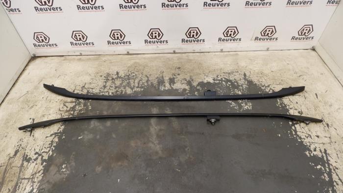 Gebruikte Roofrail set BMW 5 serie Touring (E61) 525d 24V Prijs € 60,00 Margeregeling aangeboden door Autorecycling Reuvers B.V.