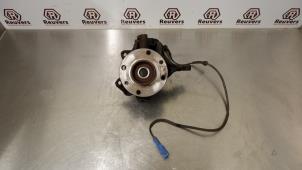 Gebruikte Fusee links-voor Citroen DS3 (SA) 1.6 e-HDi Prijs € 25,00 Margeregeling aangeboden door Autorecycling Reuvers B.V.