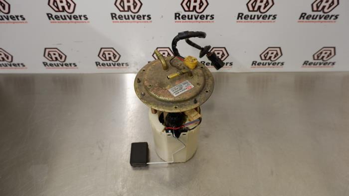 Gebruikte Tank element Pomp Kia Carens II (FJ) 1.6i 16V Prijs € 35,00 Margeregeling aangeboden door Autorecycling Reuvers B.V.