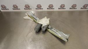 Gebruikte Raammechaniek 4Deurs links-achter Citroen C5 I Break (DE) 2.0 16V Prijs € 30,00 Margeregeling aangeboden door Autorecycling Reuvers B.V.