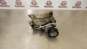 Gebruikte Dynamosteun boven Citroen C4 Coupé (LA) 1.4 16V Prijs € 30,00 Margeregeling aangeboden door Autorecycling Reuvers B.V.