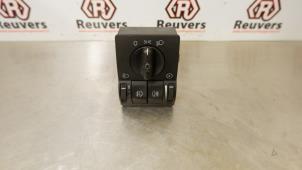 Gebruikte Licht Schakelaar Opel Tigra Twin Top 1.3 CDTi 16V Prijs € 20,00 Margeregeling aangeboden door Autorecycling Reuvers B.V.