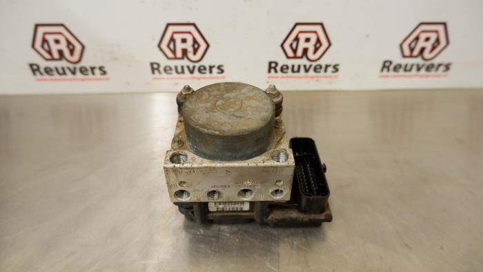 Gebruikte ABS Pomp Fiat Fiorino (225) 1.3 JTD 16V Multijet Prijs € 50,00 Margeregeling aangeboden door Autorecycling Reuvers B.V.