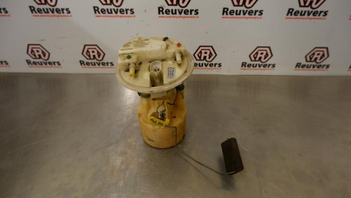 Gebruikte Tank element Pomp Renault Clio II (BB/CB) 1.6 RN, RT Prijs € 30,00 Margeregeling aangeboden door Autorecycling Reuvers B.V.