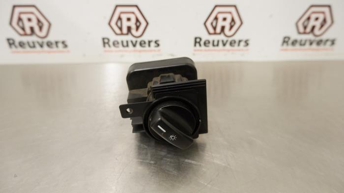 Gebruikte Licht Schakelaar Mercedes A (W169) 2.0 A-160 CDI 16V 5-Drs. Prijs € 20,00 Margeregeling aangeboden door Autorecycling Reuvers B.V.