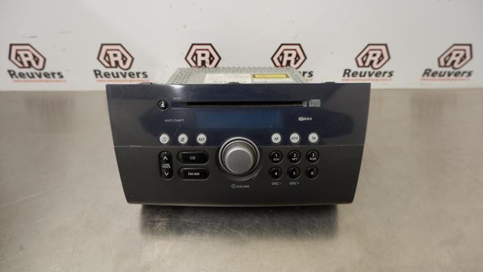 Radio CD Speler van een Suzuki Swift (ZA/ZC/ZD1/2/3/9) 1.5 VVT 16V 2005