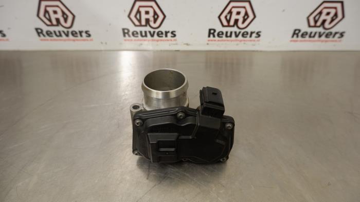 Gebruikte Gasklephuis Ford Focus 3 Wagon 1.0 Ti-VCT EcoBoost 12V 100 Prijs € 25,00 Margeregeling aangeboden door Autorecycling Reuvers B.V.