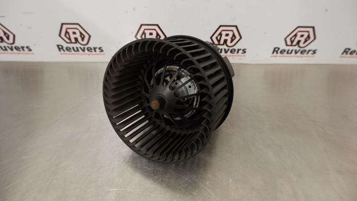 Kachel Ventilatiemotor van een Ford Focus 3 Wagon 1.0 Ti-VCT EcoBoost 12V 100 2013