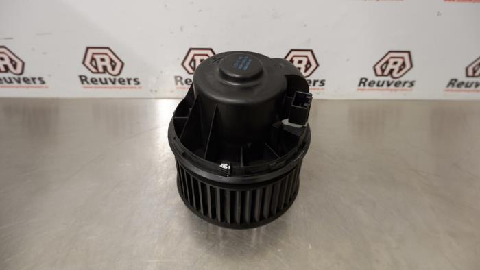 Kachel Ventilatiemotor van een Ford Focus 3 Wagon 1.0 Ti-VCT EcoBoost 12V 100 2013