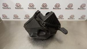 Gebruikte Luchtfilterhuis Renault Twingo III (AH) 0.9 Energy TCE 90 12V Prijs € 35,00 Margeregeling aangeboden door Autorecycling Reuvers B.V.