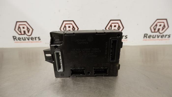 Gebruikte Bodycontrol Module Renault Twingo III (AH) 0.9 Energy TCE 90 12V Prijs € 40,00 Margeregeling aangeboden door Autorecycling Reuvers B.V.