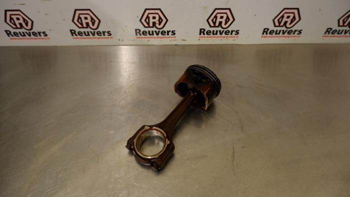 Gebruikte Zuiger Fiat 500 (312) 1.4 16V Prijs € 50,00 Margeregeling aangeboden door Autorecycling Reuvers B.V.