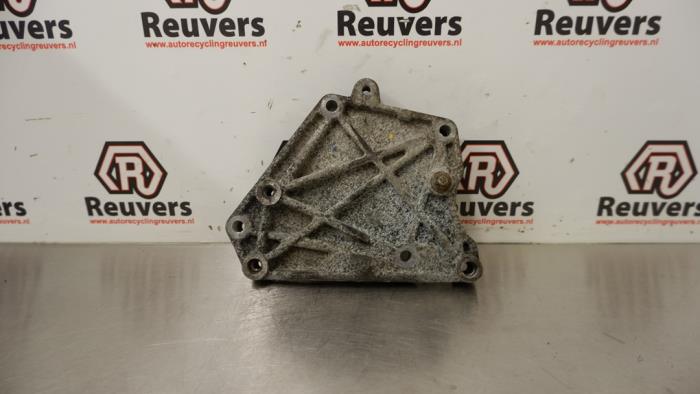 Gebruikte Dynamosteun boven Suzuki Swift (ZA/ZC/ZD1/2/3/9) 1.3 D 16V Prijs € 25,00 Margeregeling aangeboden door Autorecycling Reuvers B.V.