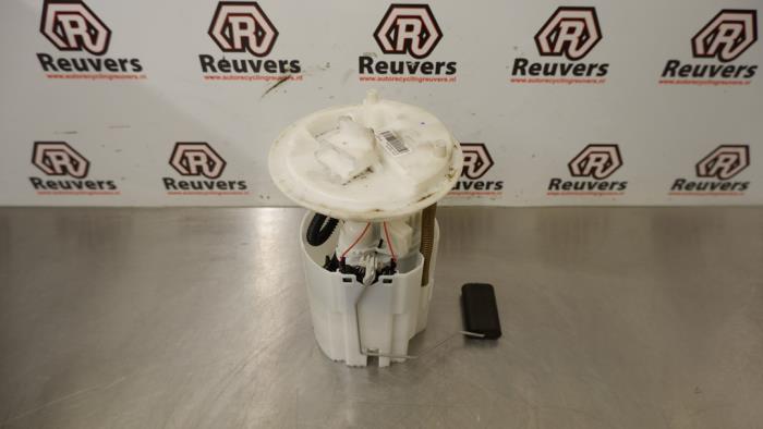 Gebruikte Tank element Pomp Opel Corsa D 1.2 16V Prijs € 30,00 Margeregeling aangeboden door Autorecycling Reuvers B.V.