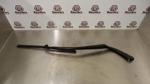 Gebruikte Ruitenwisserarm voor BMW 3 serie Touring (E91) 320d 16V Prijs € 10,00 Margeregeling aangeboden door Autorecycling Reuvers B.V.