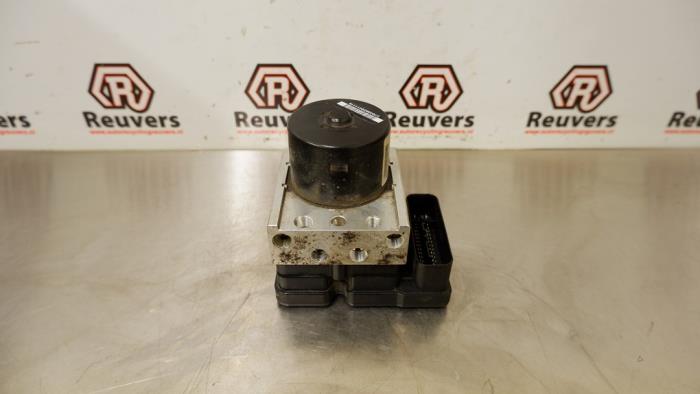 Gebruikte ABS Pomp Renault Twingo II (CN) 1.5 dCi 90 FAP Prijs € 40,00 Margeregeling aangeboden door Autorecycling Reuvers B.V.