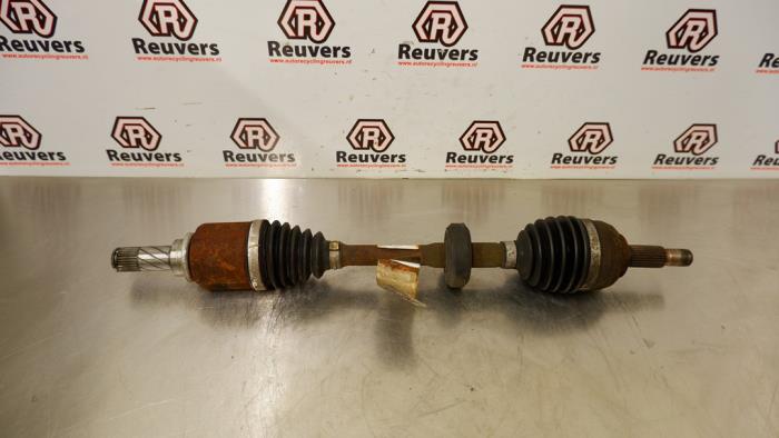 Gebruikte Steekas links-voor Renault Twingo II (CN) 1.5 dCi 90 FAP Prijs € 35,00 Margeregeling aangeboden door Autorecycling Reuvers B.V.