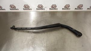 Gebruikte Ruitenwisserarm voor BMW 3 serie (E90) 320d 16V Prijs € 10,00 Margeregeling aangeboden door Autorecycling Reuvers B.V.