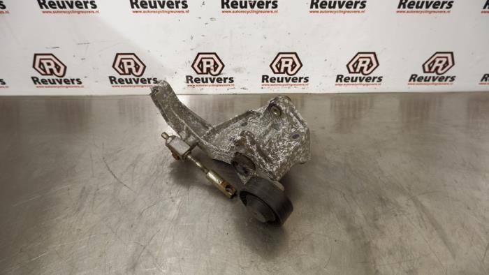 Gebruikte Dynamosteun boven Lada Kalina (1119) 1.6 Prijs op aanvraag aangeboden door Autorecycling Reuvers B.V.