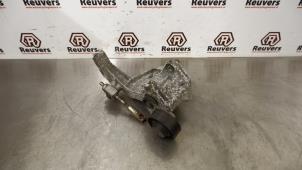 Gebruikte Dynamosteun boven Lada Kalina (1119) 1.6 Prijs op aanvraag aangeboden door Autorecycling Reuvers B.V.