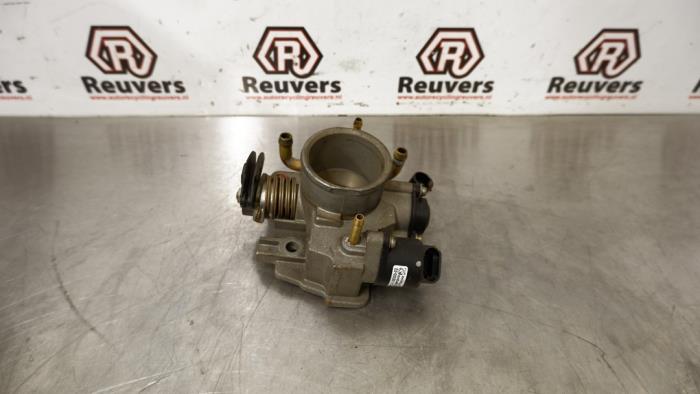 Gebruikte Gasklephuis Lada Kalina (1119) 1.6 Prijs € 40,00 Margeregeling aangeboden door Autorecycling Reuvers B.V.