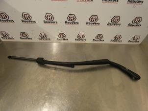 Gebruikte Ruitenwisserarm voor BMW 3 serie (E90) 320Si 16V Prijs € 10,00 Margeregeling aangeboden door Autorecycling Reuvers B.V.