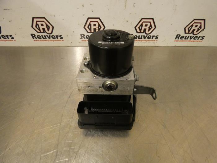 ABS Pomp van een BMW 3 serie Touring (E91) 318i 16V 2007