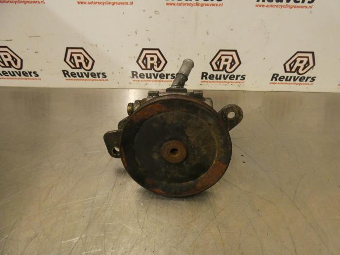 Gebruikte Pomp Servo Nissan Trade 3.0 TDI 100 Prijs € 50,00 Margeregeling aangeboden door Autorecycling Reuvers B.V.