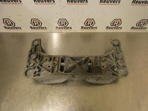 Gebruikte Versnellingsbak Steun BMW 5 serie (E60) 525i 24V Prijs € 25,00 Margeregeling aangeboden door Autorecycling Reuvers B.V.