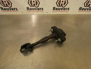 Gebruikte Deurvanger 4Deurs rechts-achter Ford Fiesta 6 (JA8) 1.25 16V Prijs € 15,00 Margeregeling aangeboden door Autorecycling Reuvers B.V.