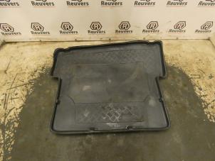 Gebruikte Kofferbak Mat BMW 3 serie Touring (E91) 318i 16V Prijs € 30,00 Margeregeling aangeboden door Autorecycling Reuvers B.V.