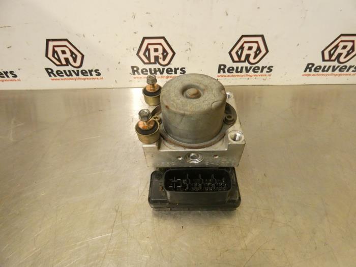 Gebruikte ABS Pomp Toyota Yaris Verso (P2) 1.5 16V Prijs € 40,00 Margeregeling aangeboden door Autorecycling Reuvers B.V.